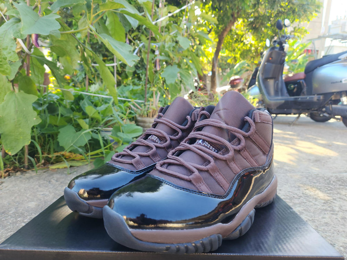 Air Jordan 11 Retro – Black/Brown