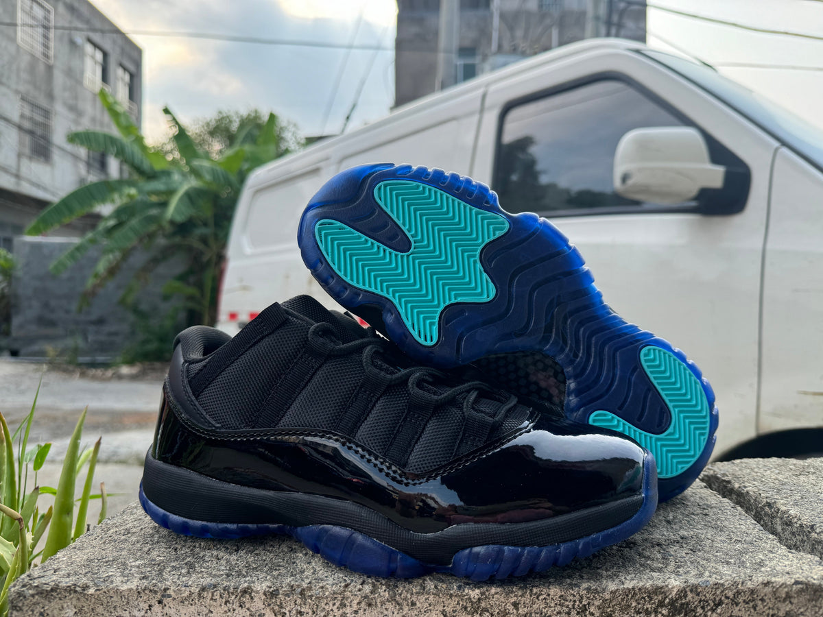 Air Jordan 11 Retro – Black/Gamma Blue